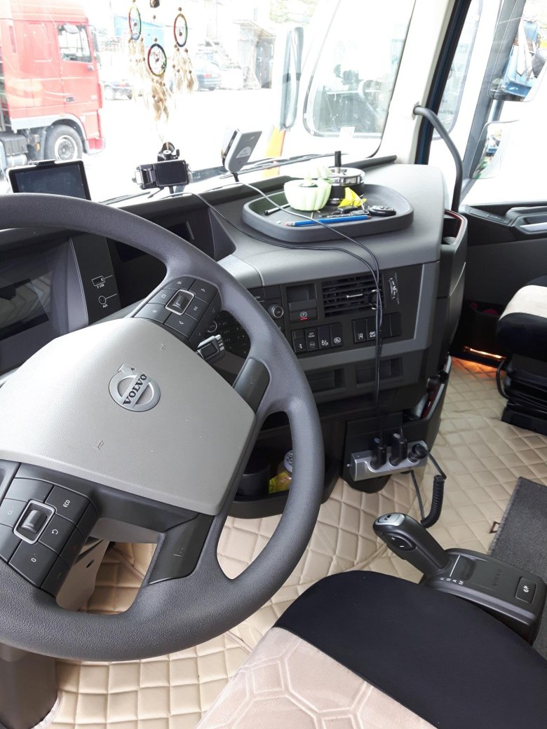 Фура вольво салон