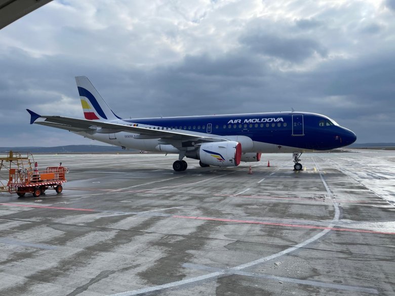 Самолет air moldova
