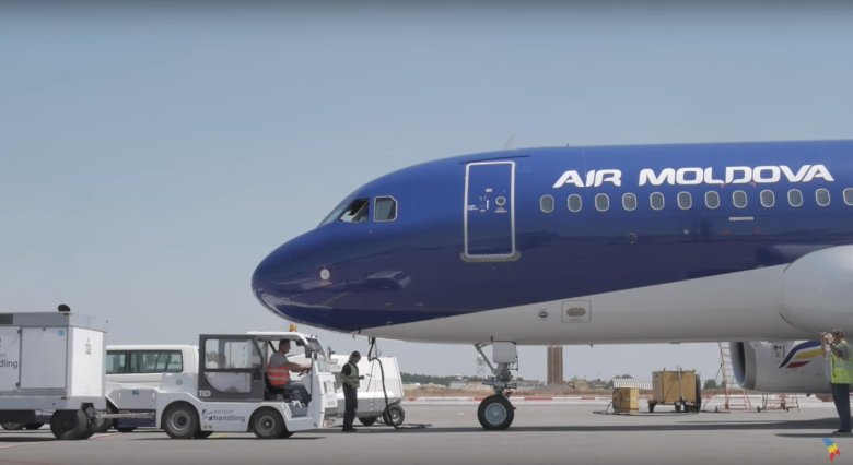 Самолет air moldova airbus a319