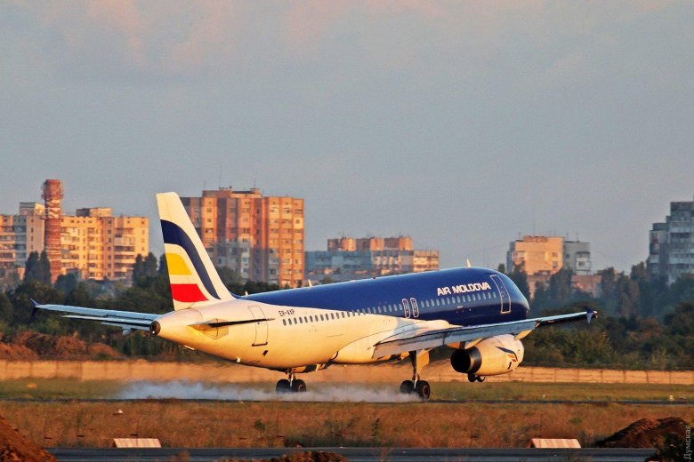 Самолет air moldova