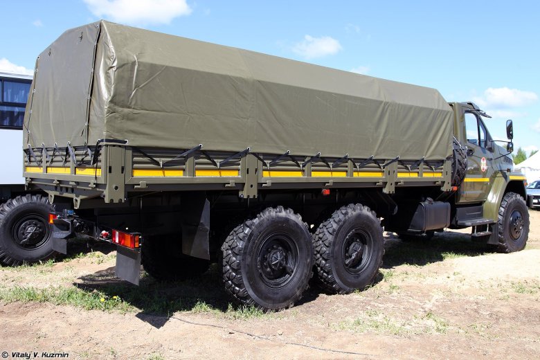 Урал 4320 тентованный