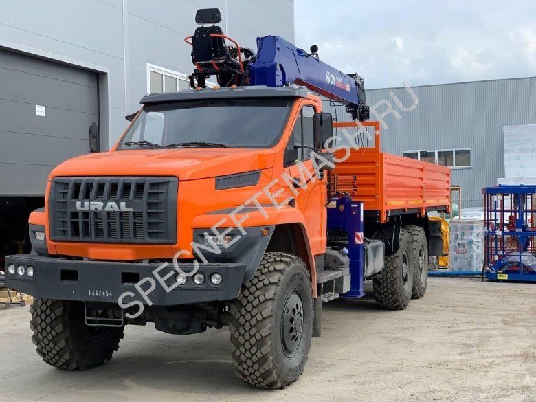 Урал бортовой с манипулятором