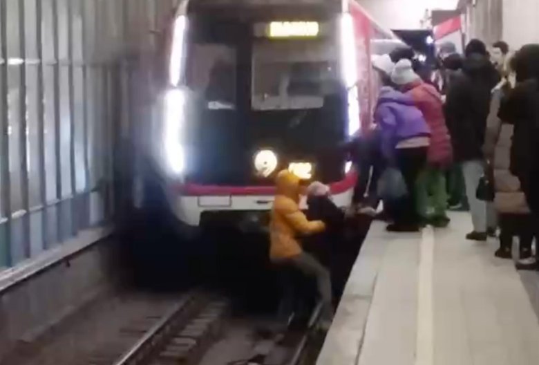 На рельсах метро