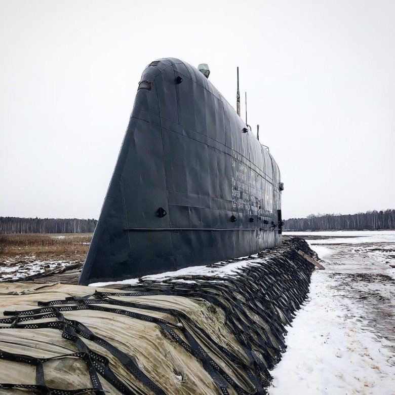 Памятник подводной лодке к-19