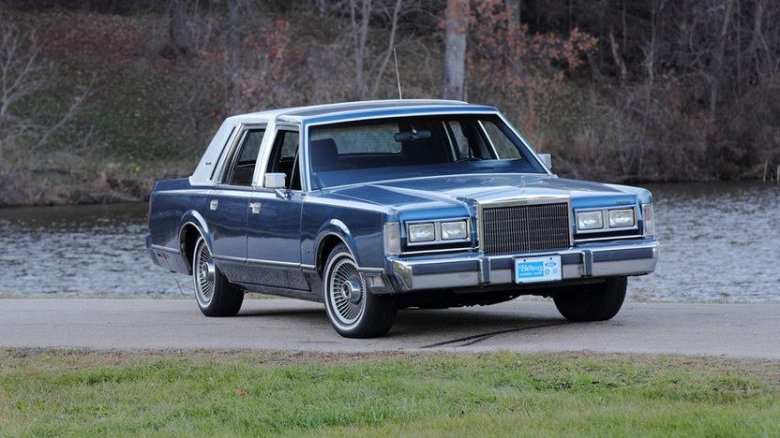 Линкольн таун кар 1 поколение