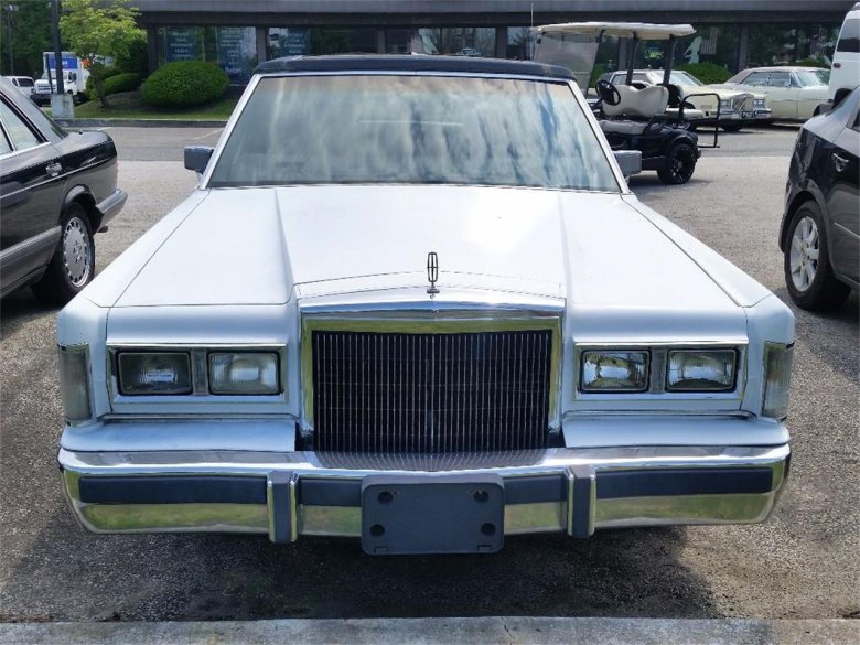 Lincoln town car 1982