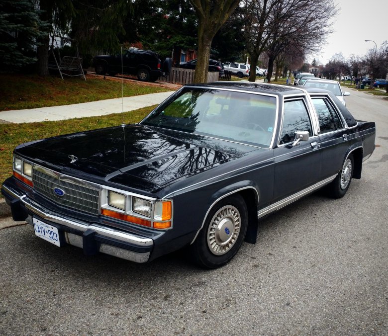 Ford crown victoria ltd 1985
