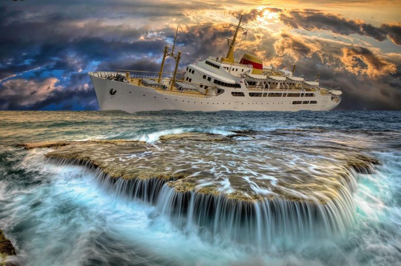 Корабли в море