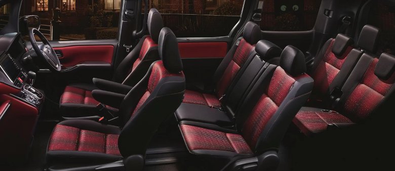 Toyota noah интерьер