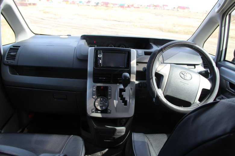 Тойота вокси 2007