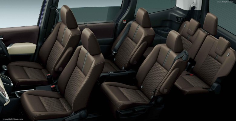 Toyota noah салон