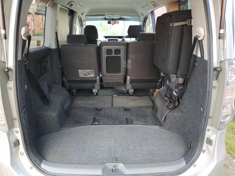 Nissan serena 2010 салон