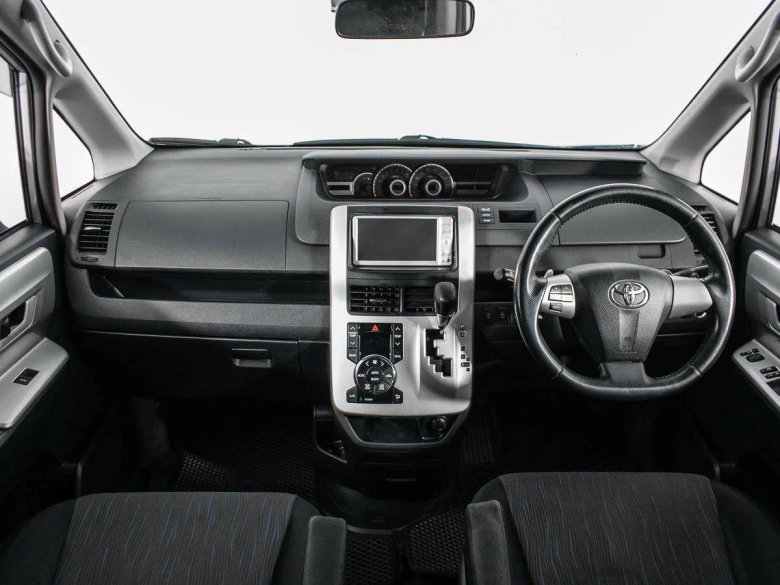 Тойота вокси 2010