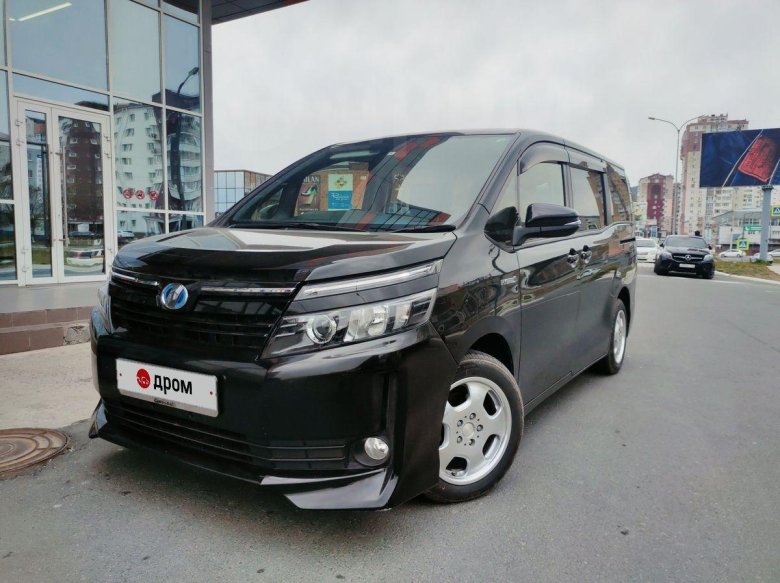 Тойота вокси 2015