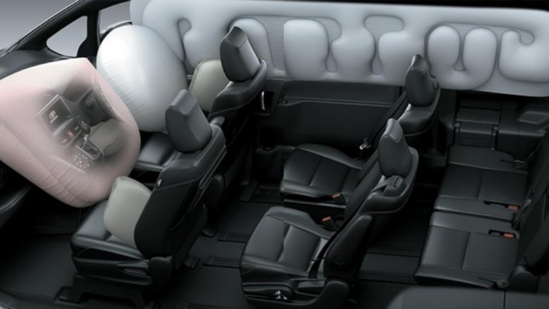 Тойота вокси 2017 салон