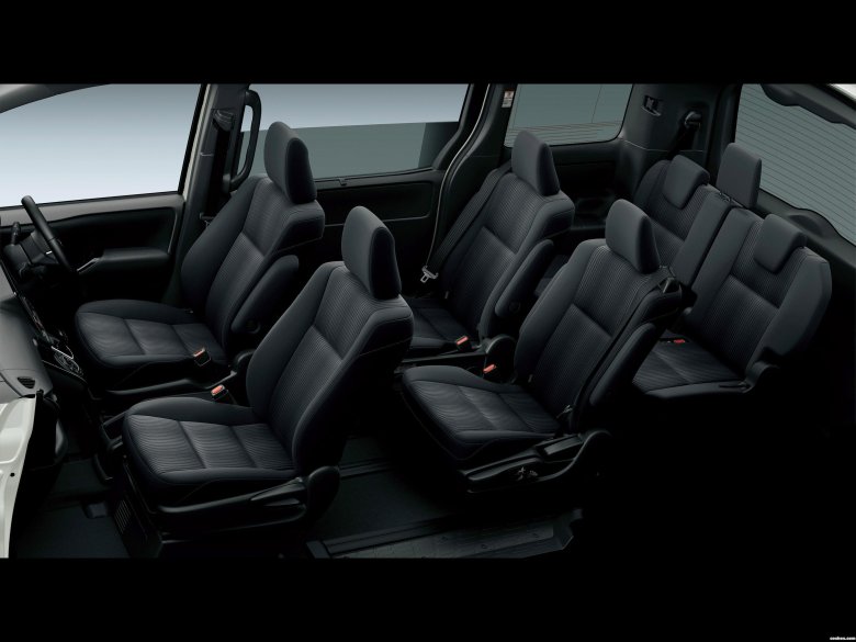 Toyota esquire hybrid 2017