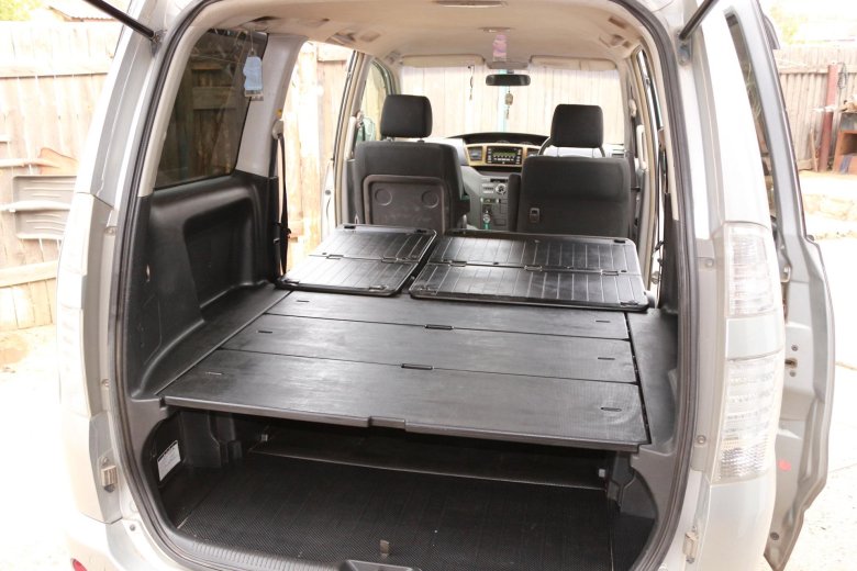 Toyota noah 2015 багажник