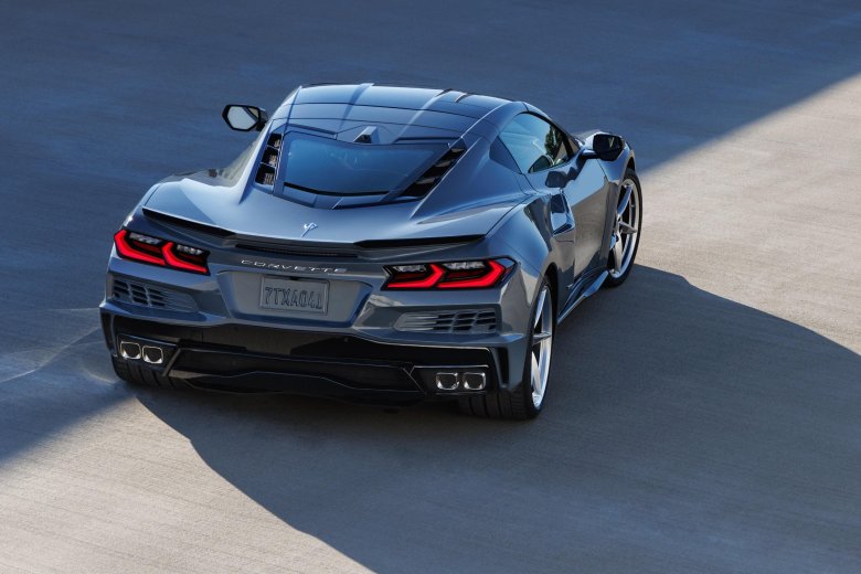 Chevrolet corvette e-ray 2024