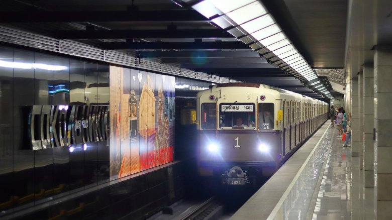 Метро поезд