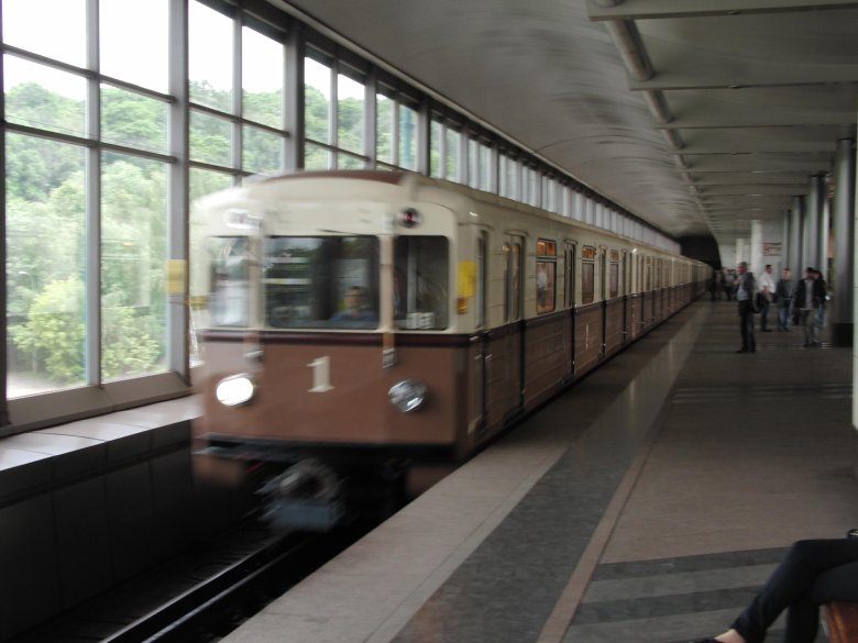 81-717.5а ретропоезд