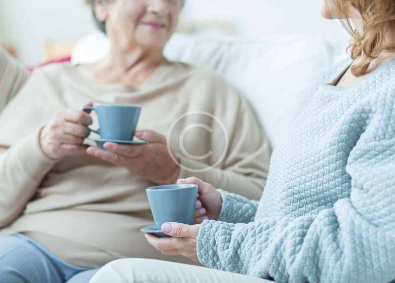 Сиделка для пожилого человека