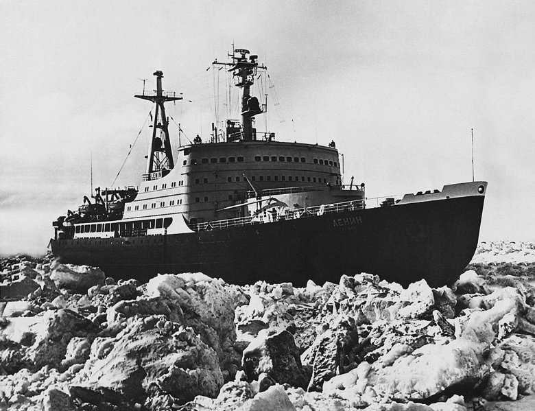 Первый атомный ледокол