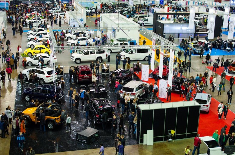 Петербургский автосалон 2021