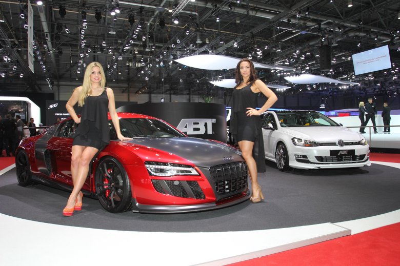 Девушки женевского автосалона