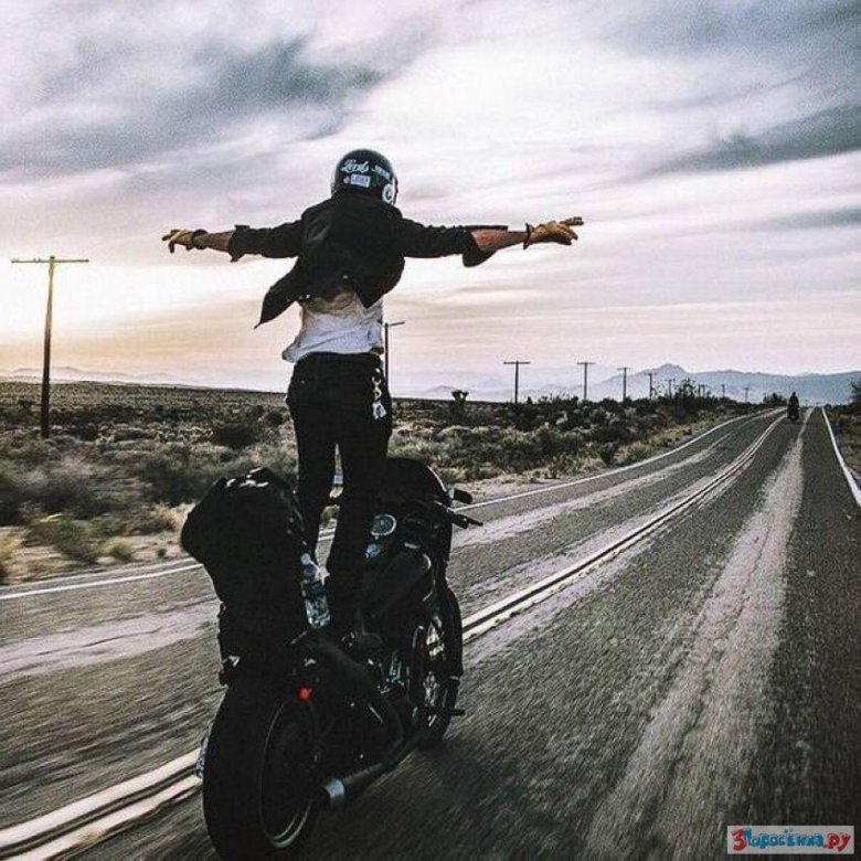 Девушка на мотоцикл