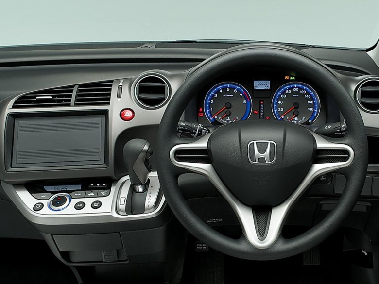 Honda stream rsz 2012