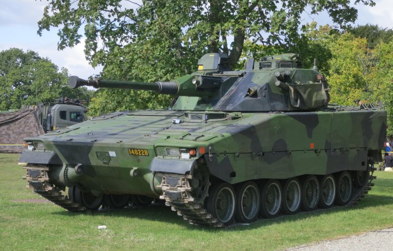 Шведская бмп cv 90