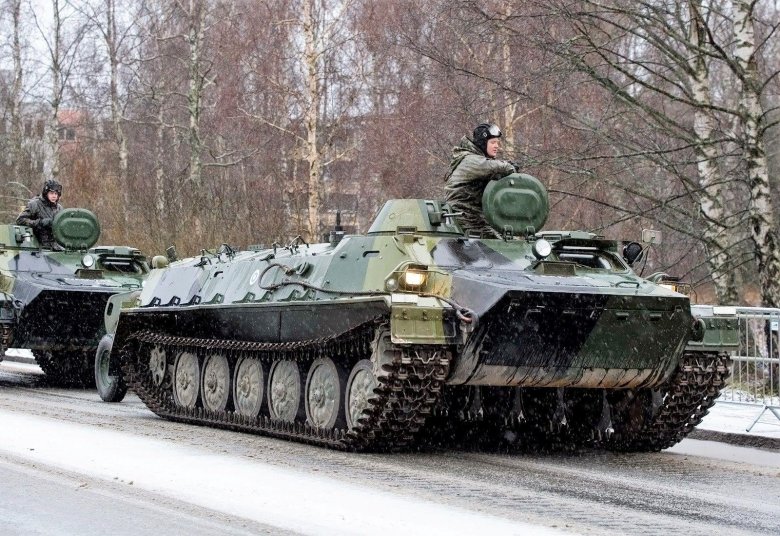 Гусеничный тягач мтлб