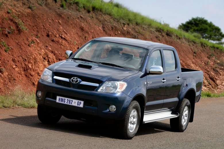 Тойота хайлюкс 2005