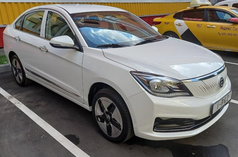 Электромобиль российского производства evolute