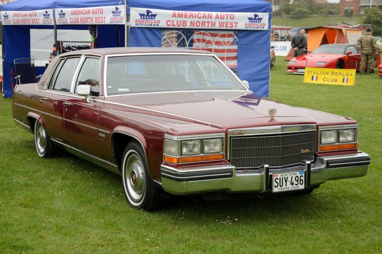 Cadillac fleetwood brougham 1983