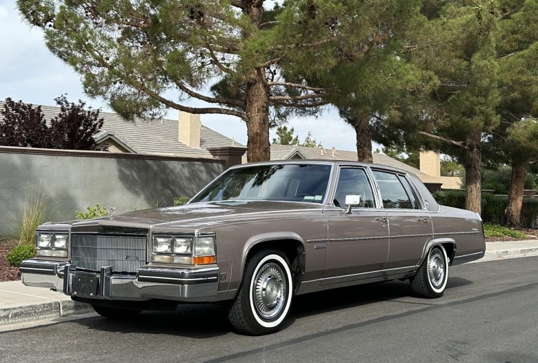 Cadillac fleetwood brougham