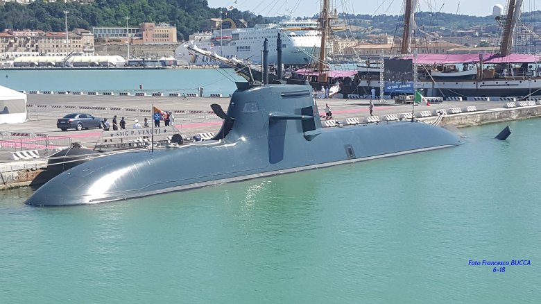 Подводная лодка тайп 100