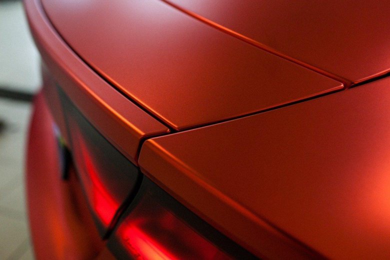 Красный матовый хром