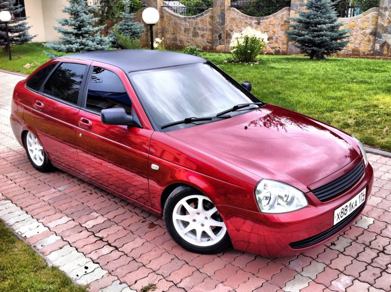 Лада приора хэтчбек красная