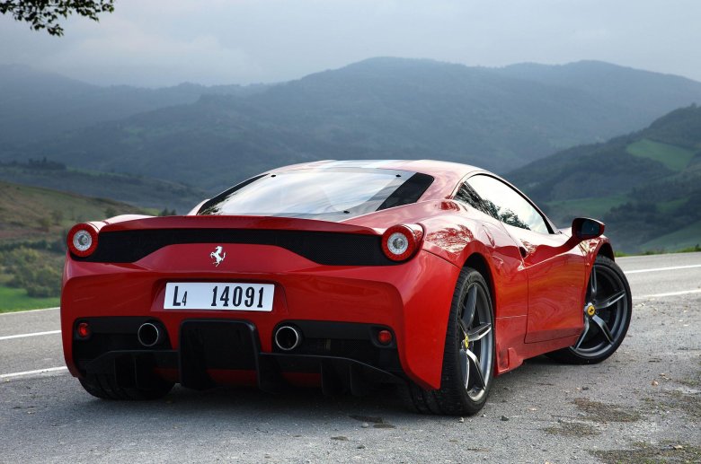 Красная феррари 458
