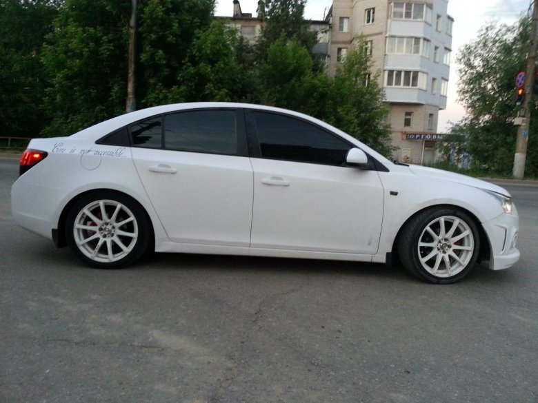 Шевроле круз белая