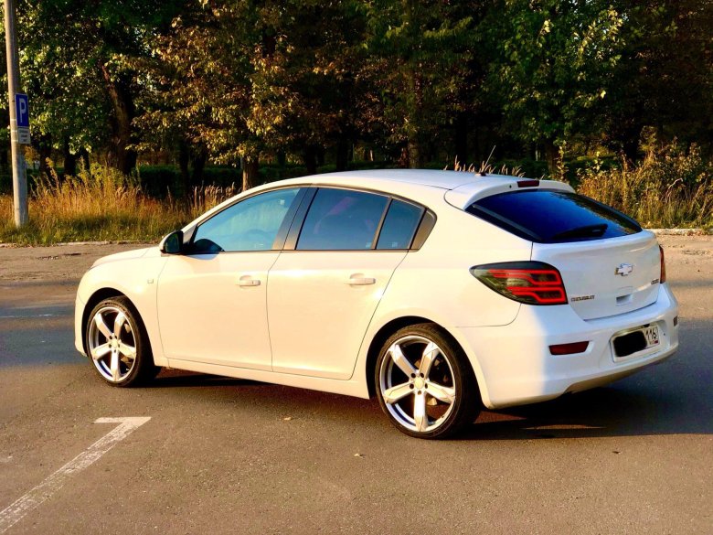 Chevrolet cruze hatchback r18