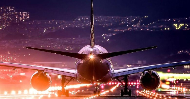 Самолет ночью