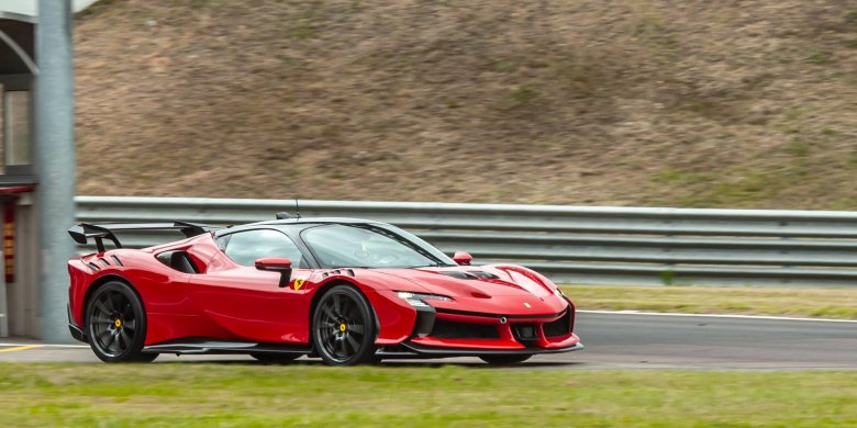 Феррари sf 90 stradale