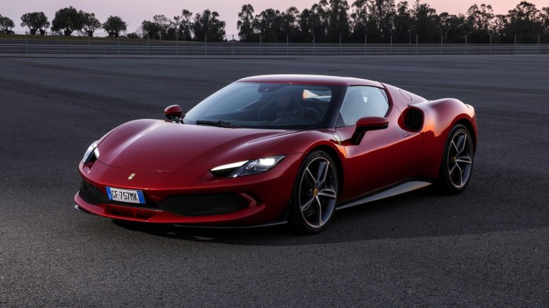 Феррари автомобиль