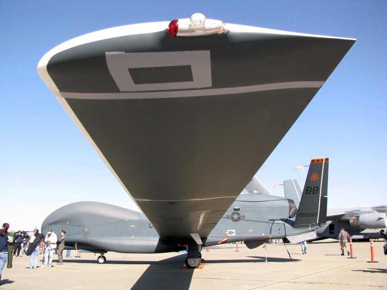 Northrop grumman rq 4 b global hawk