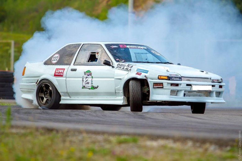 Toyota sprinter trueno дрифт