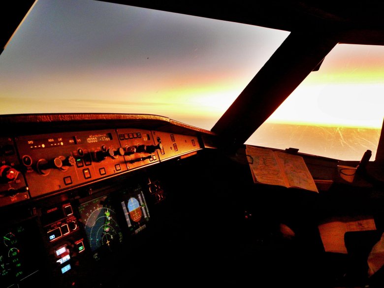 Взлёт боинга 747 из кабины пилота