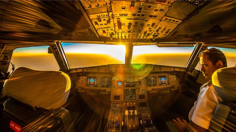 Кабина самолета