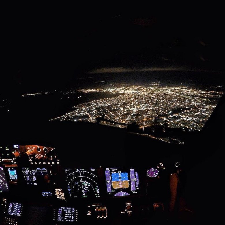 Кабина боинг 737 ночью